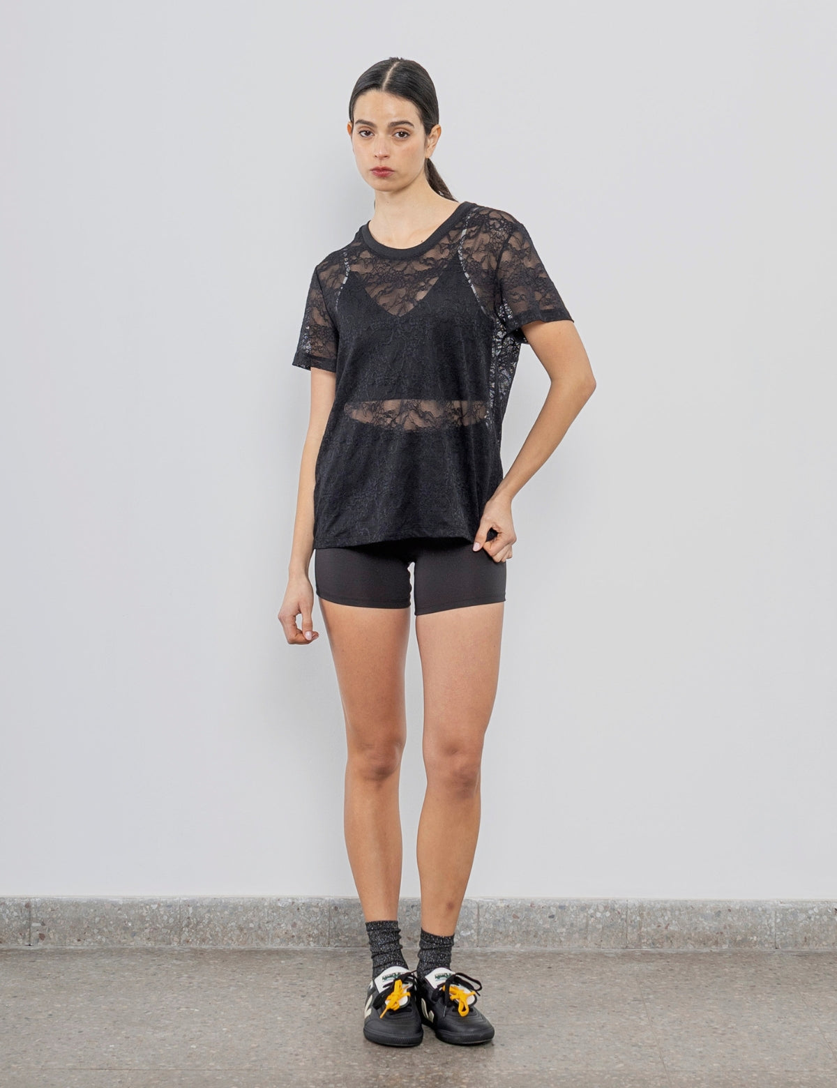 Polera Rose Oversize Encaje Negro