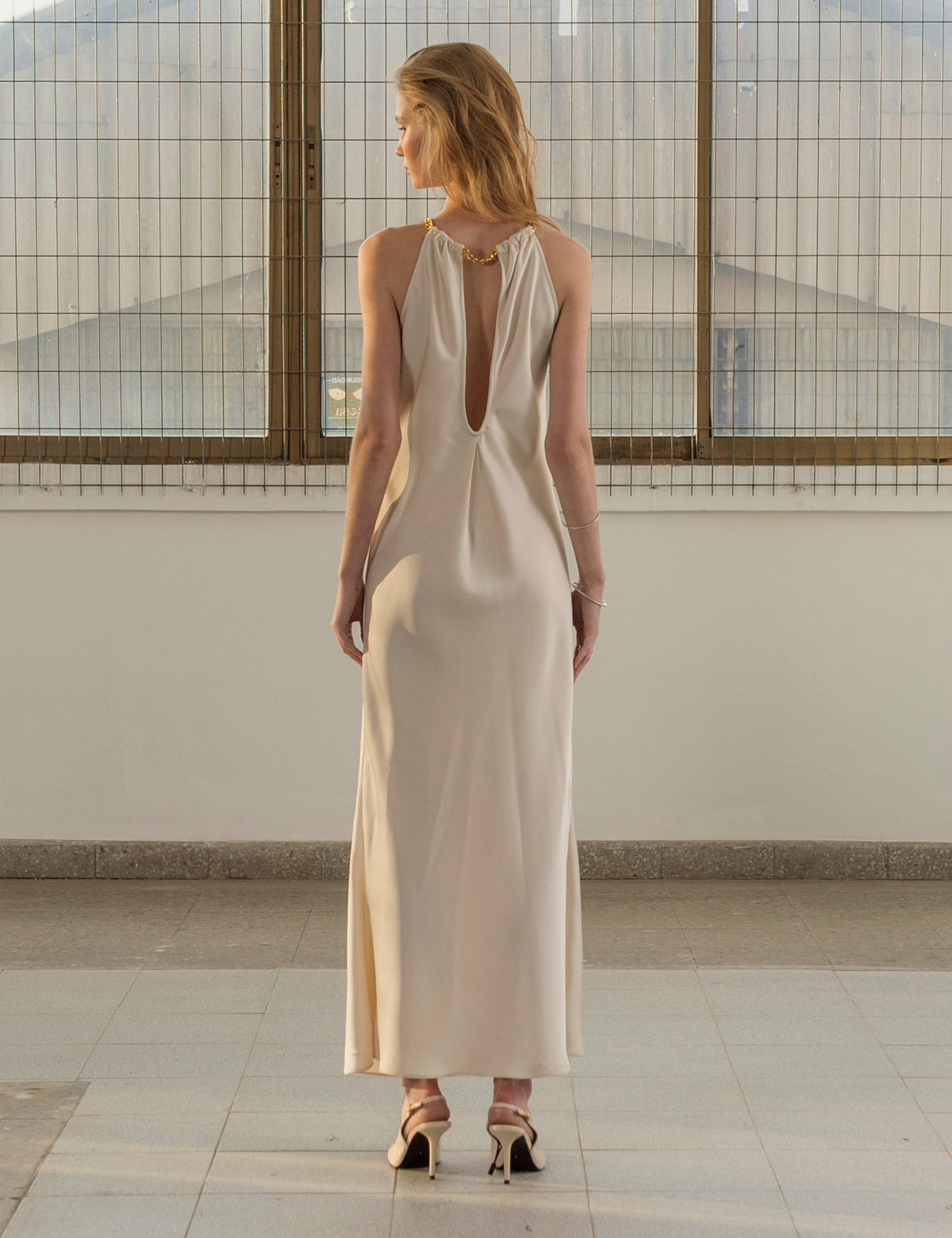 Vestido Raso Metal Hueso