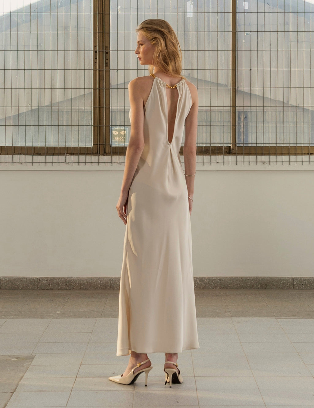 Vestido Raso Metal Hueso