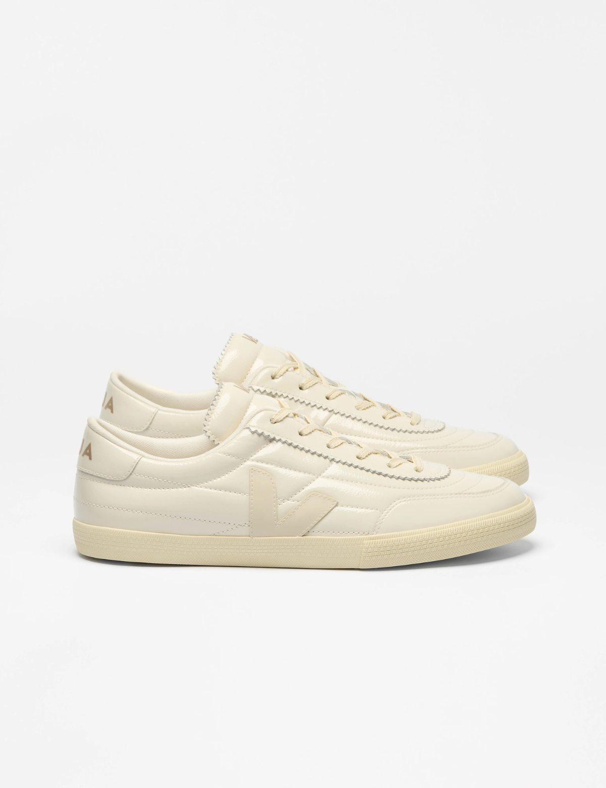 Zapatilla Veja Paneka Patent Leather Off-White Natural