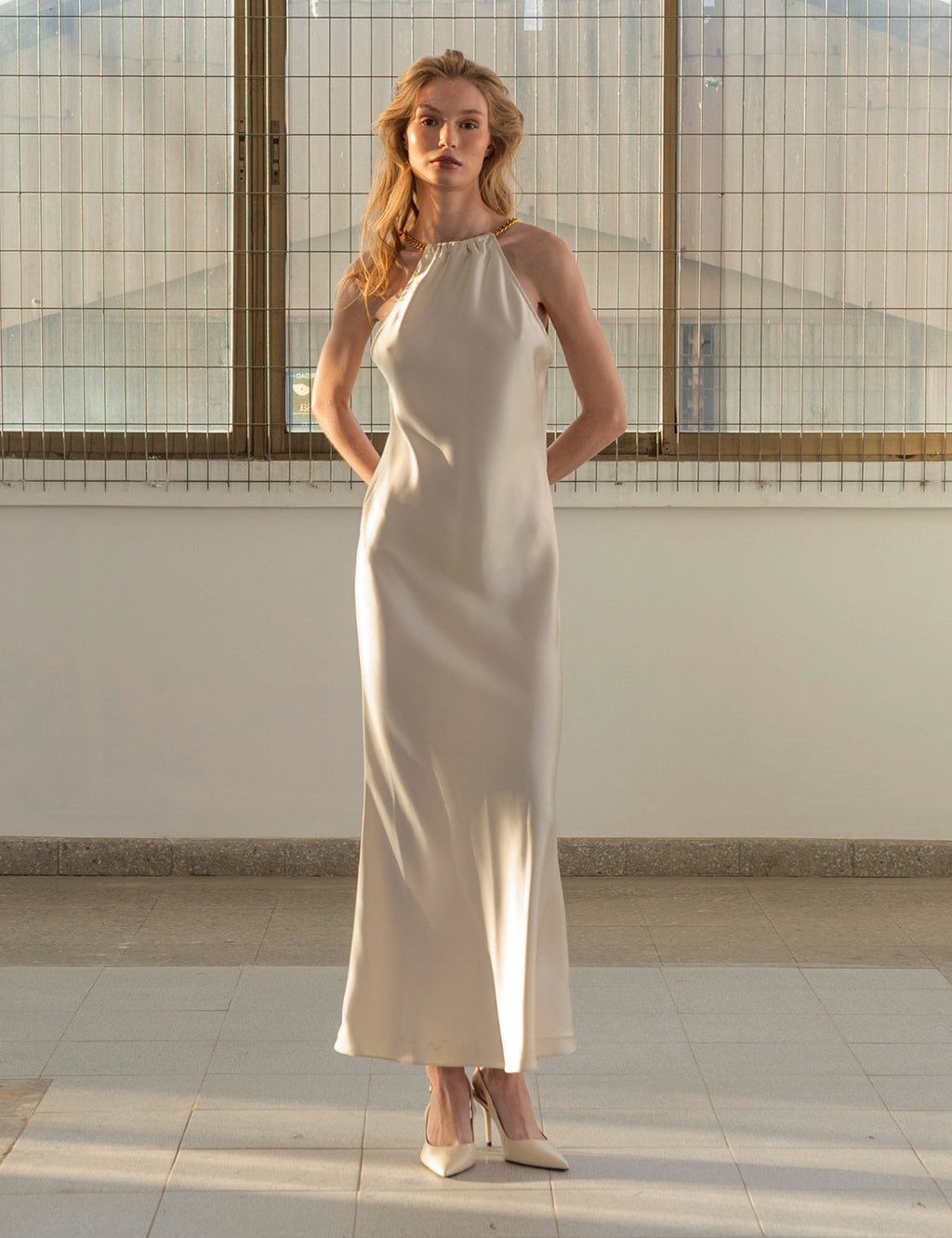Vestido Raso Metal Hueso