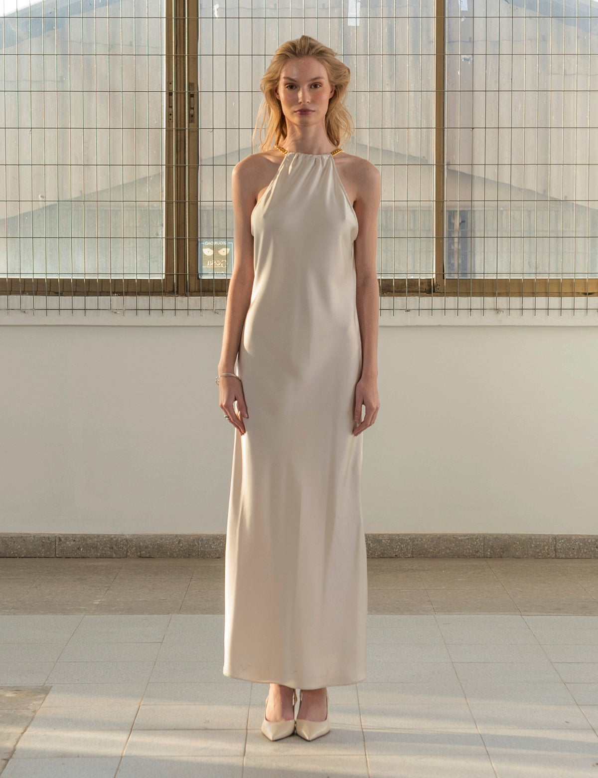 Vestido Raso Metal Hueso