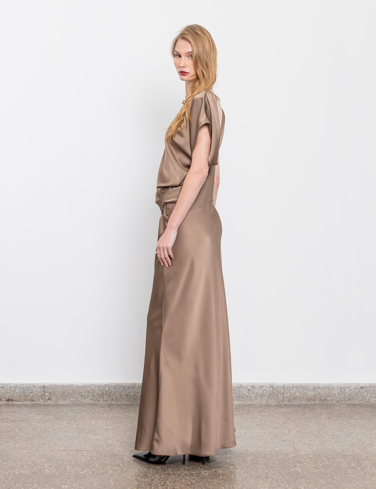 Vestido Raso Fluir Taupé