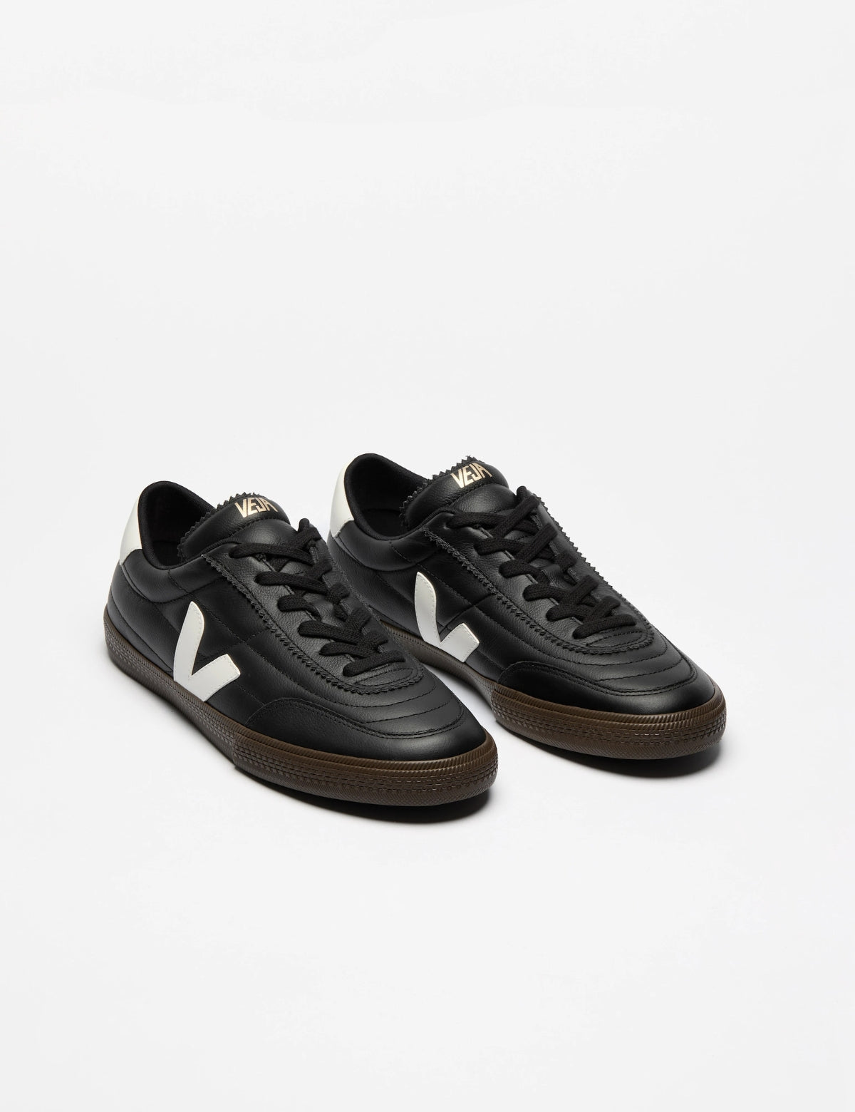 Zapatilla Veja Paneka O.T. Leath Black White